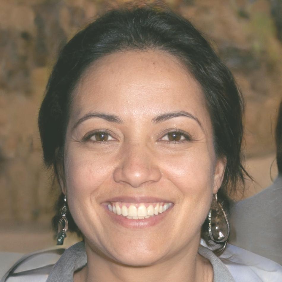 Portrait von Dr. Elena Vasquez, Leiterin der Studienberatung