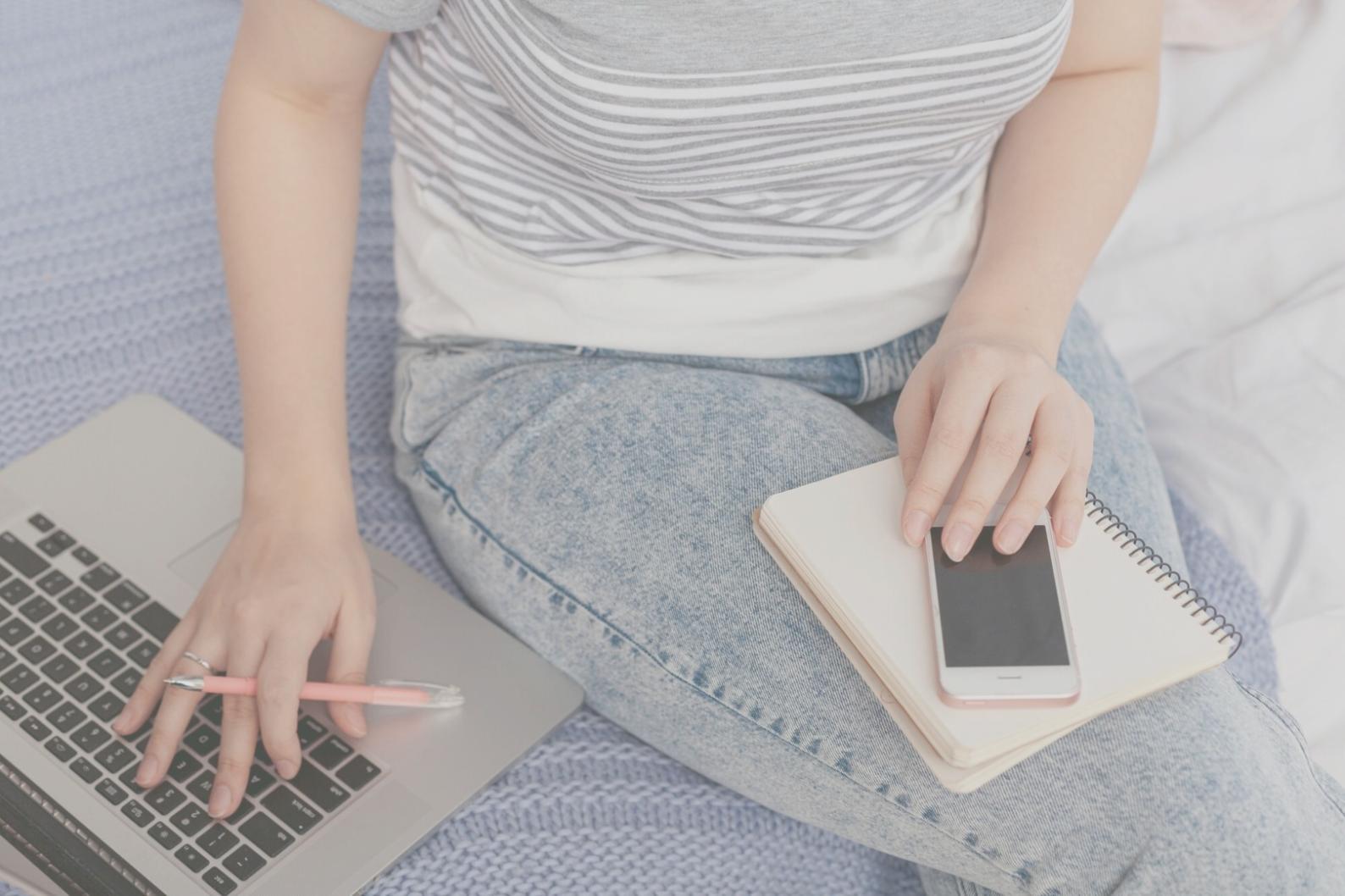 Bildschirm mit Finanzmodellierung und Tabellenkalkulation